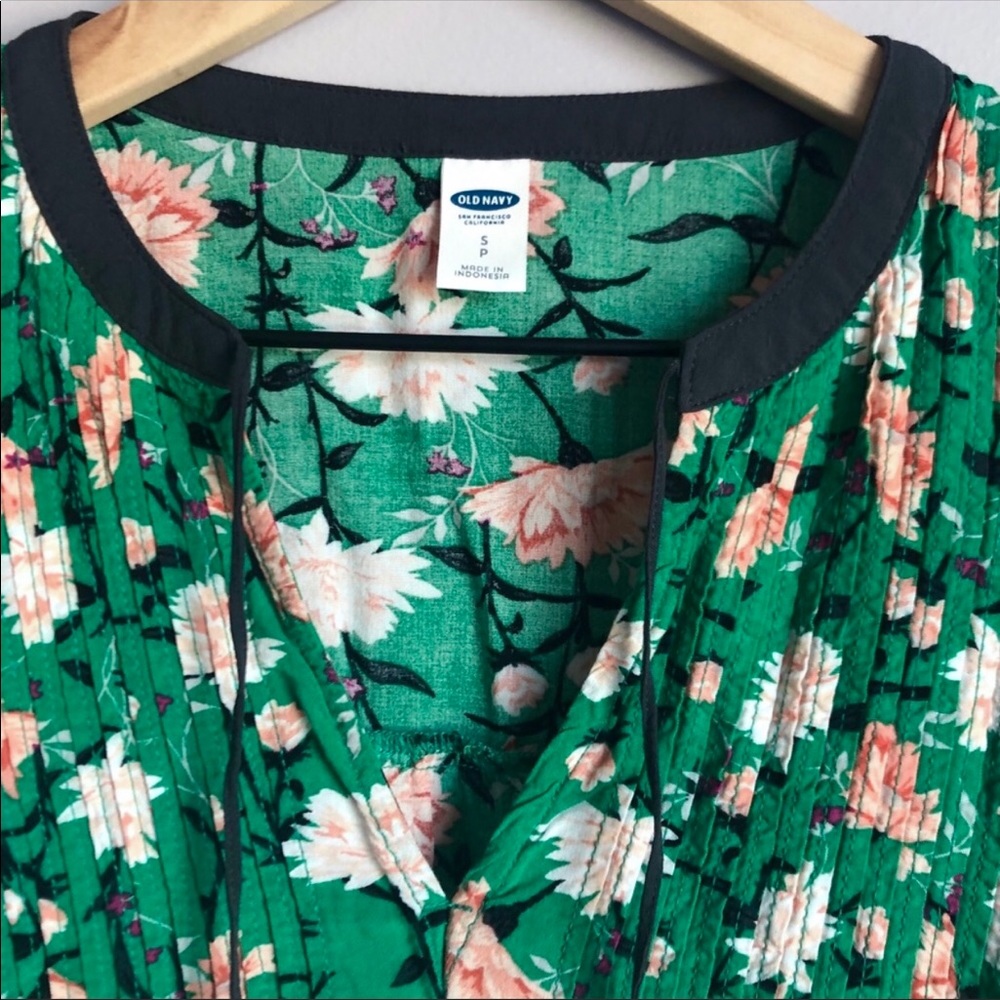 NWOT Pintuck Floral Kelly Green Boho Blouse Top - Picture 4 of 7